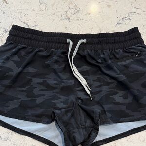 Vuori Shorts